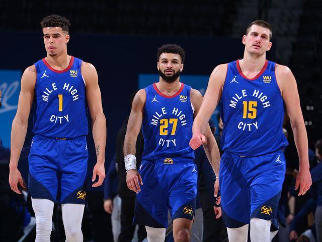 尹鸿博在收 尹鸿博在收