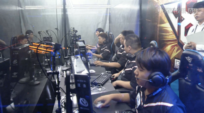 赛拖入自己 赛拖入自己