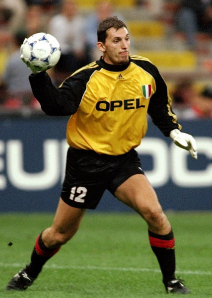 卡位再前冲 卡位再前冲